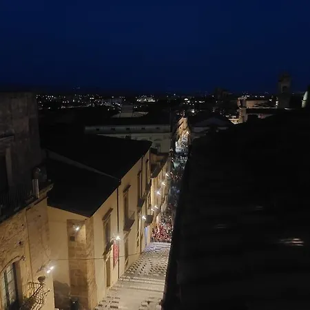 Holiday home Attico Con Balcone Sulla Scalinata Di Caltagirone, Con Vista Mozzafiato, Cucina Attrezzata E Ottima Connessione Wi-fi Caltagirone
