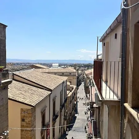 Attico Con Balcone Sulla Scalinata Di Caltagirone, Con Vista Mozzafiato, Cucina Attrezzata E Ottima Connessione Wi-fi Caltagirone