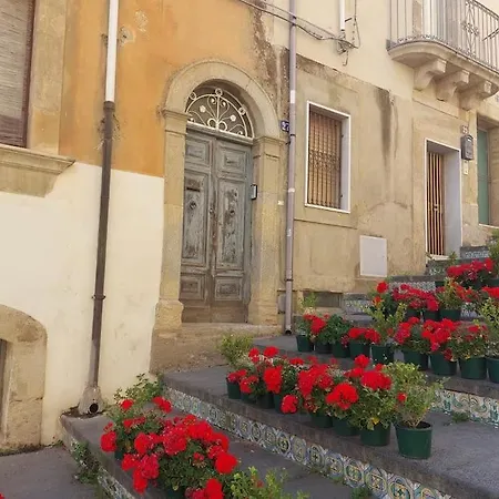 Attico Con Balcone Sulla Scalinata Di Caltagirone, Con Vista Mozzafiato, Cucina Attrezzata E Ottima Connessione Wi-fi Caltagirone