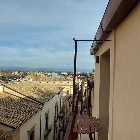Attico Con Balcone Sulla Scalinata Di Caltagirone, Con Vista Mozzafiato, Cucina Attrezzata E Ottima Connessione Wi-fi Holiday home